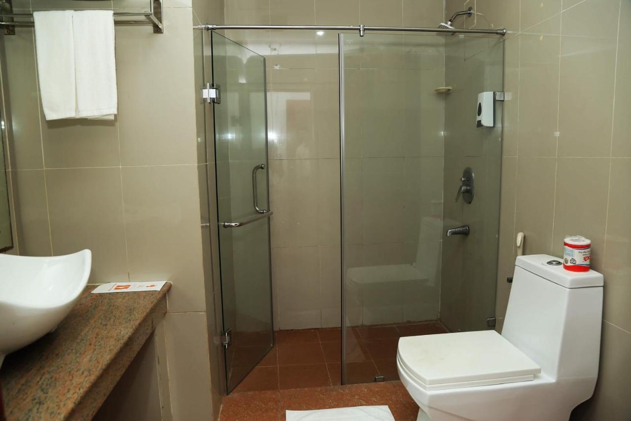 Tilko City Hotel Jaffna Buitenkant foto