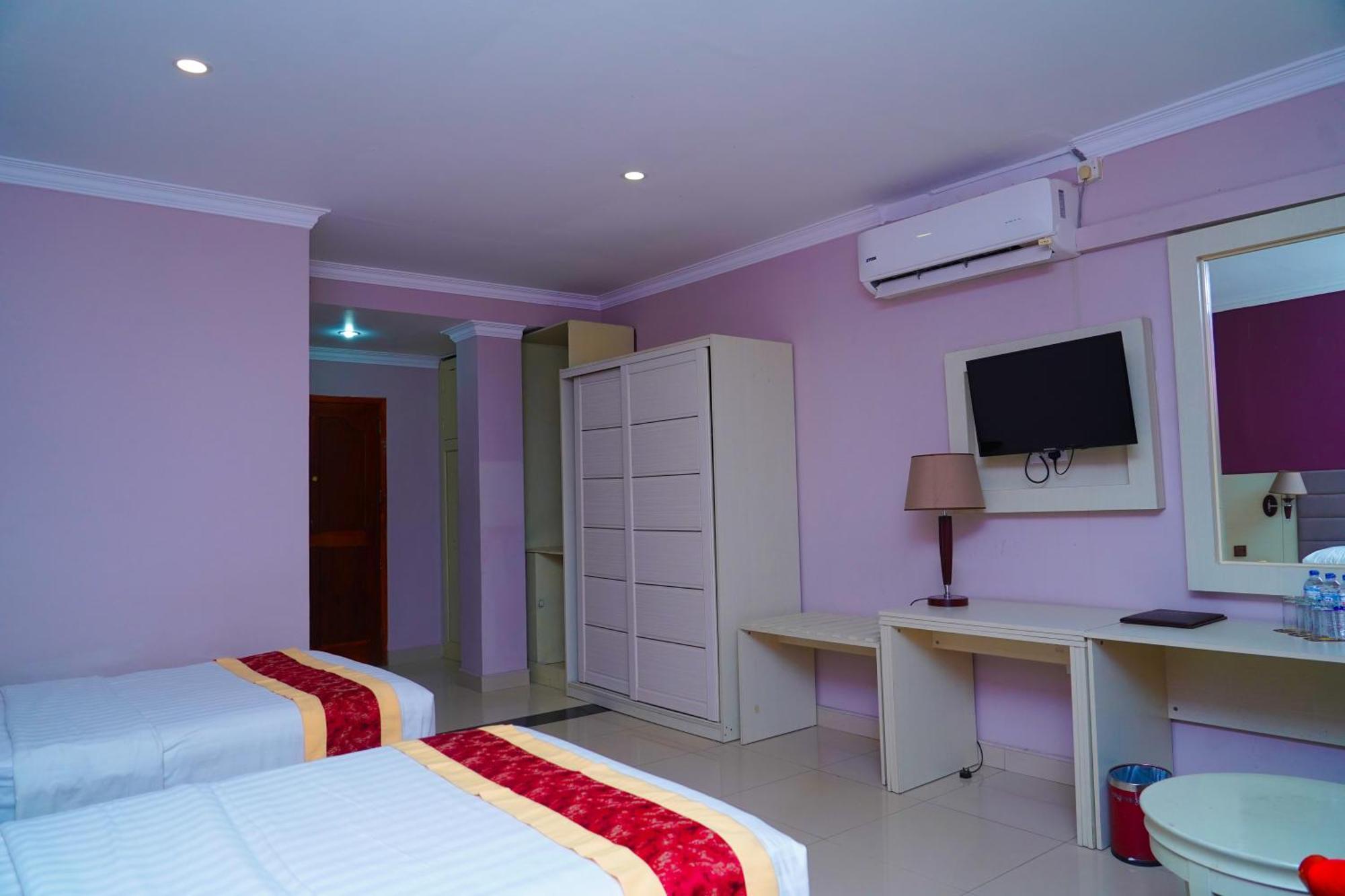 Tilko City Hotel Jaffna Buitenkant foto