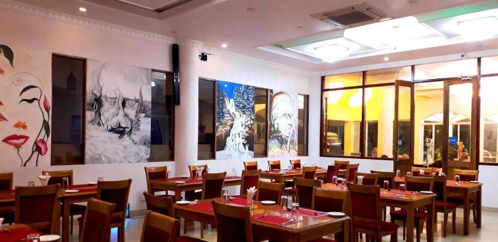 Tilko City Hotel Jaffna Buitenkant foto