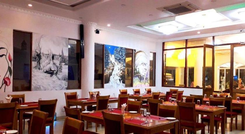 Tilko City Hotel Jaffna Buitenkant foto