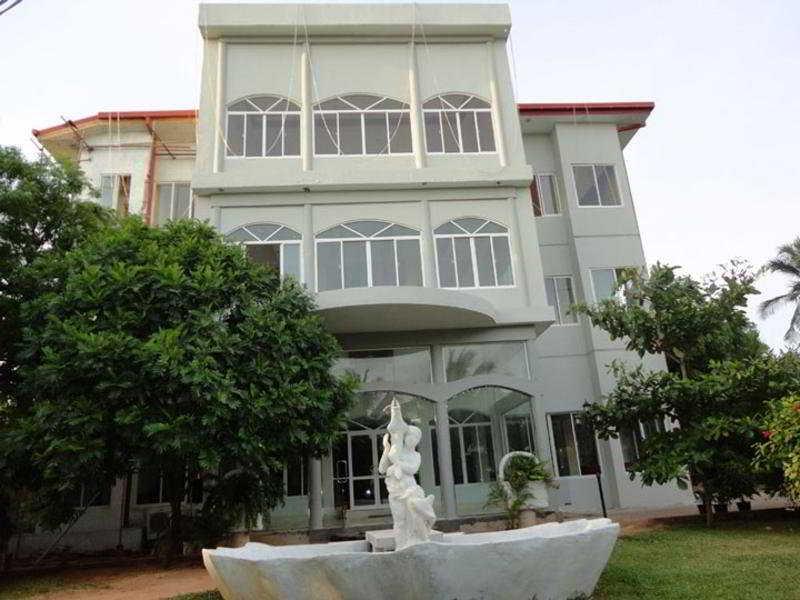 Tilko City Hotel Jaffna Buitenkant foto