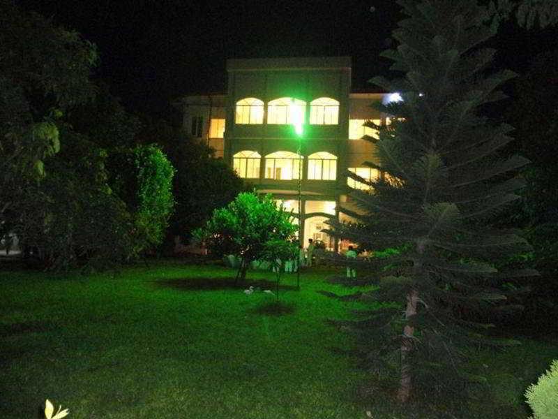 Tilko City Hotel Jaffna Buitenkant foto