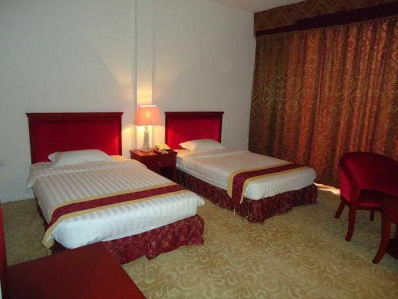 Tilko City Hotel Jaffna Buitenkant foto