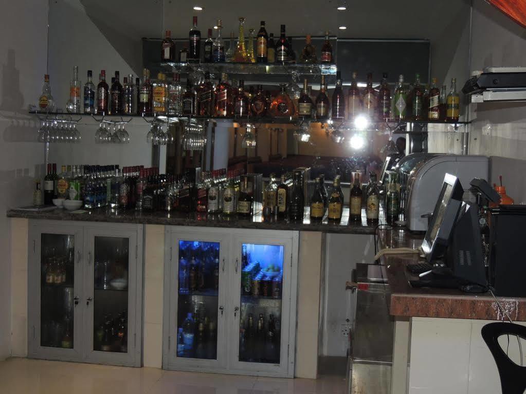 Tilko City Hotel Jaffna Buitenkant foto