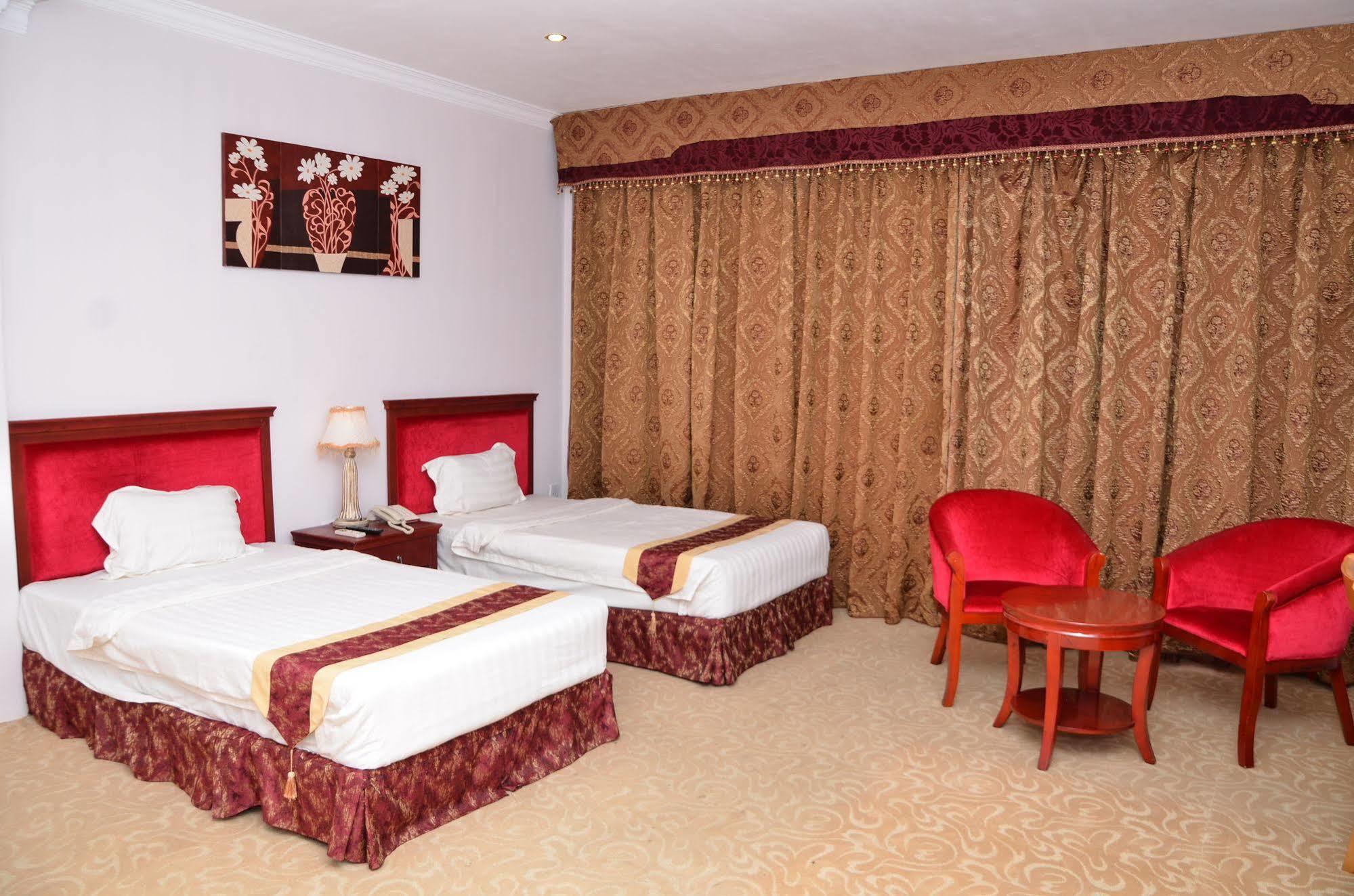 Tilko City Hotel Jaffna Buitenkant foto