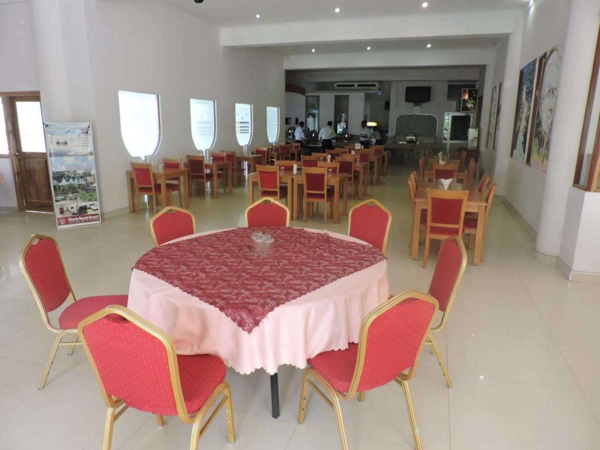 Tilko City Hotel Jaffna Buitenkant foto